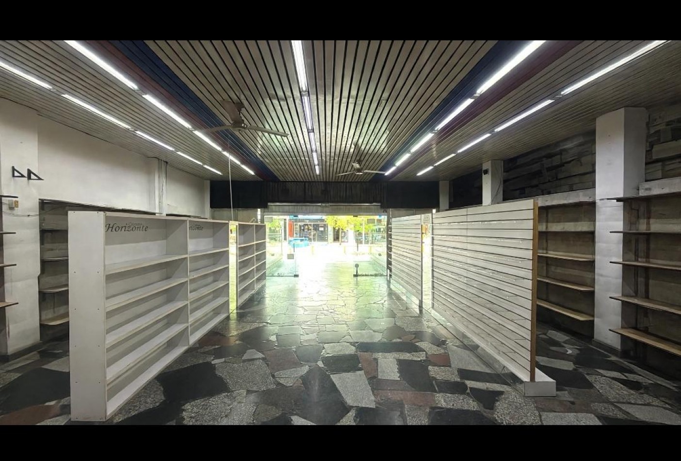ALQUILER IMPORTANTE LOCAL ZONA COMERCIAL -SALTA 239 TEMPERLEY-