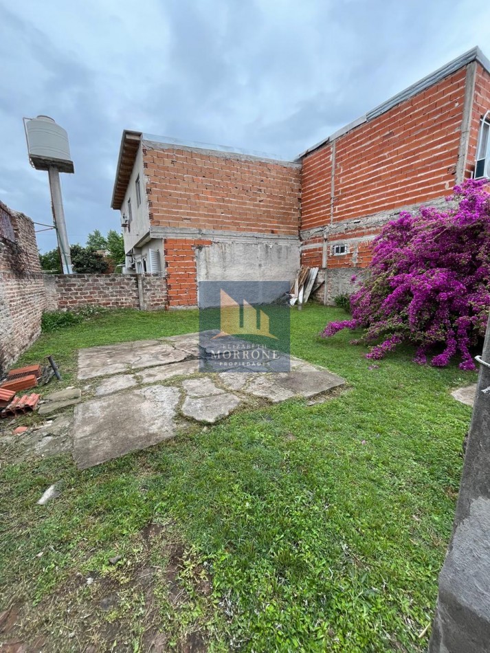 ALQUILER AMPLIA CASA 2 DORMITORIOS, PARQUE Y ENTRADA DE AUTO SEMICUBIERTA, JURAMENTO 2275 -TEMPERLEY-