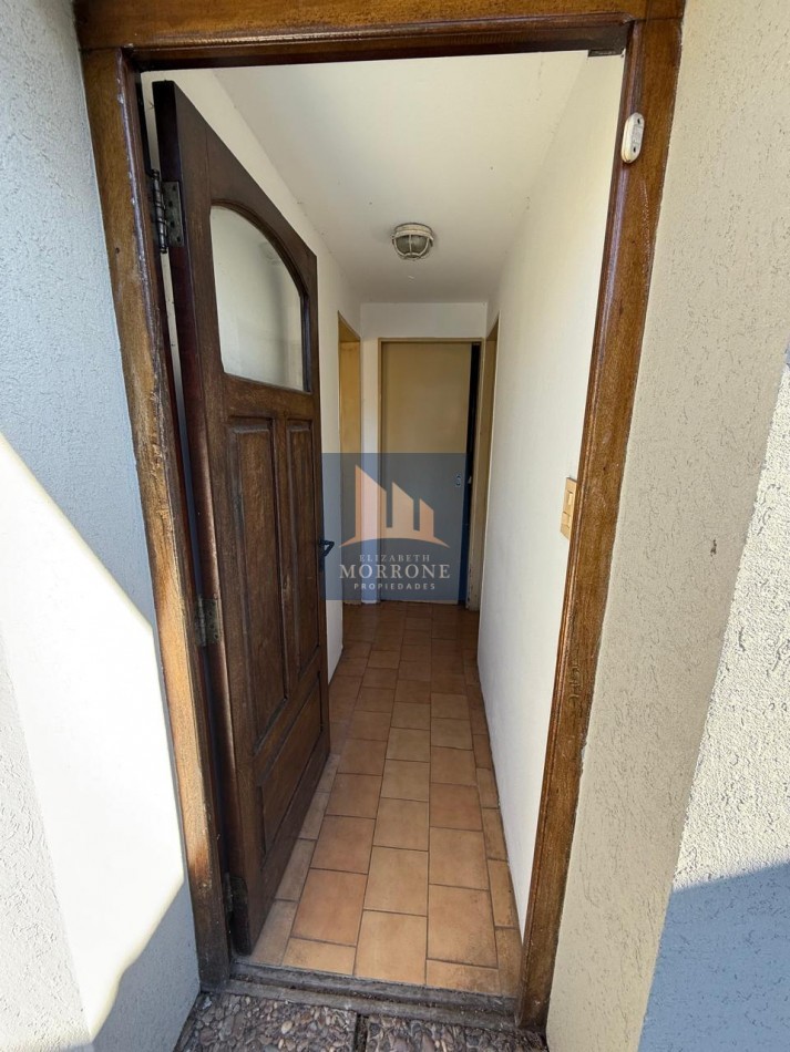VENTA HERMOSA CASA EN ZONA RESIDENCIAL, 2 DORMITORIOS, QUINCHO Y PILETA, NARCISO LAPRIDA 20 -MONTE GRANDE-