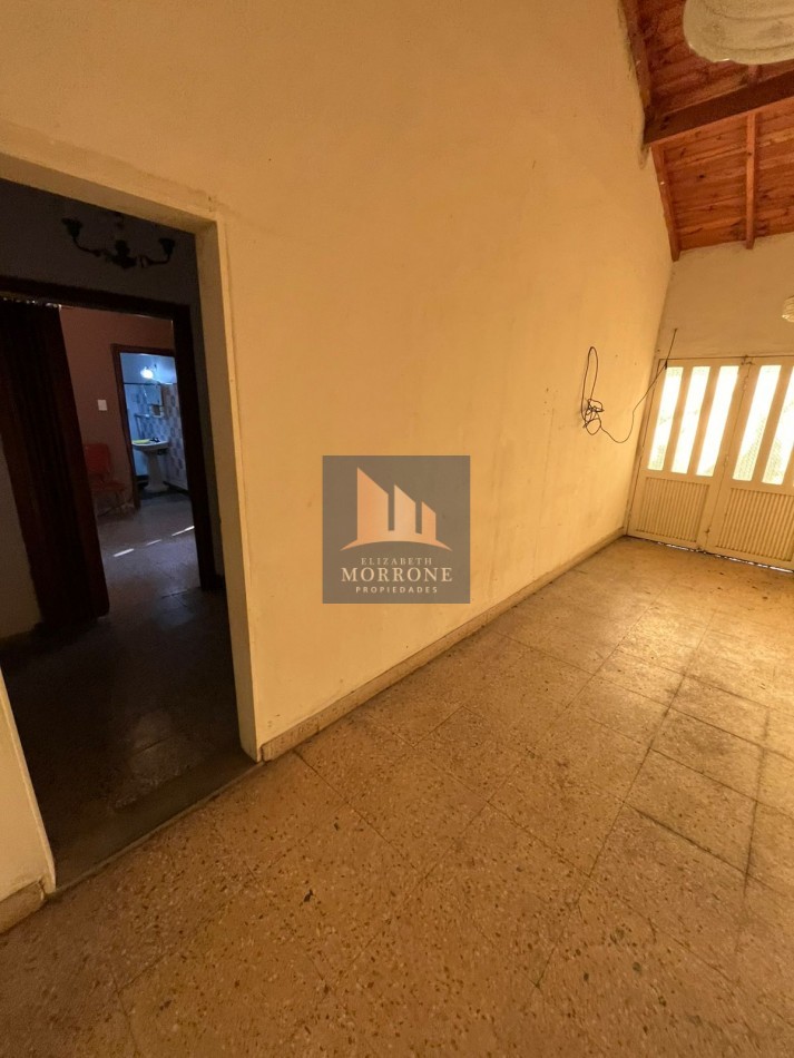 VENTA CASA A RECICLAR CON AMPLIO PATIO Y LUGAR PARA ENTRAR UN AUTO MUY BUENA UBICACION, MALVINAS ARGENTINAS 1347 -TEMPERLEY -