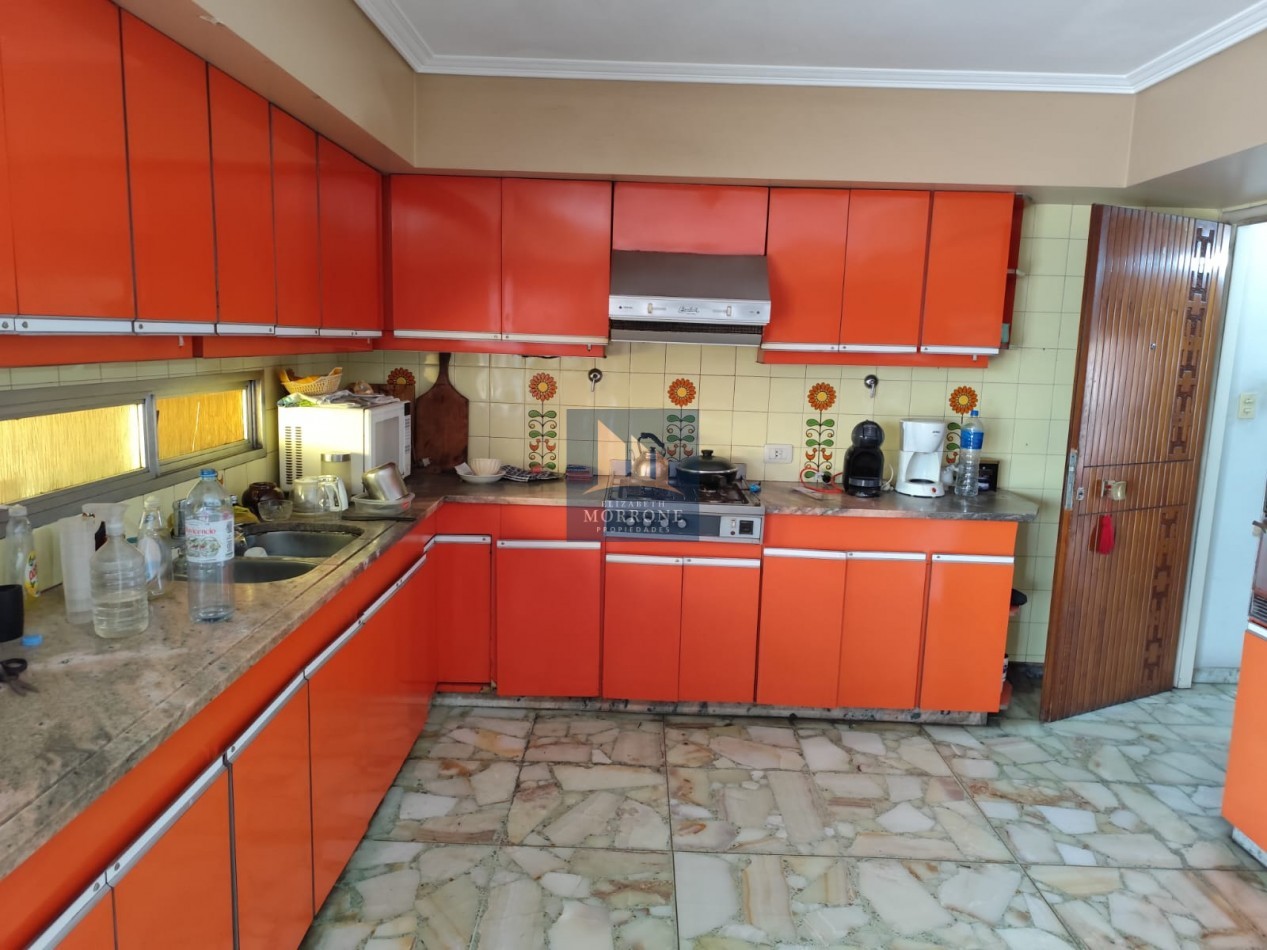 VENTA PISO COMPLETO EN EXCELENTE ZONA, DOS DORMITORIOS, TERRAZA, BALCON Y QUINCHO, AV EVA PERON 1480 -TEMPERLEY-