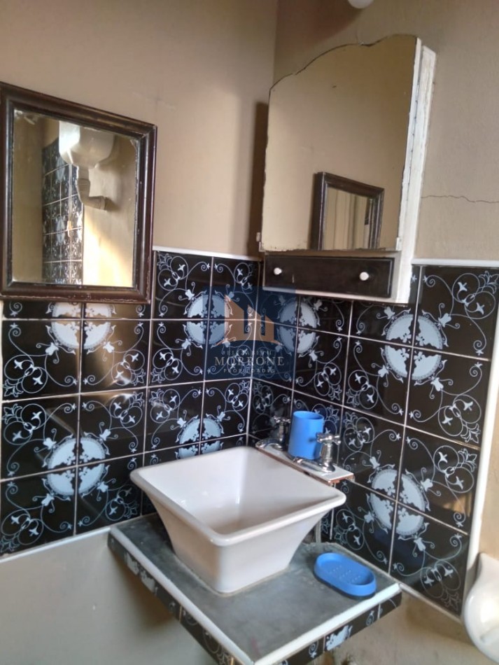 VENTA HERMOSA CASA CON DEPARTAMENTO, LUGAR PARA 3 AUTOS, CORRIENTES AL 800 -LOMAS DE ZAMORA-
