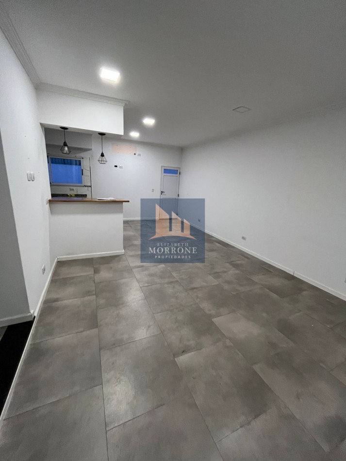 VENTA HERMOSO DUPLEX 2 DORMITORIOS, PATIO Y GARAGE CON PORTON AUTOMATICO, ACHUPALLAS 1045 ESQ CONDARCO -TEMPERLEY-