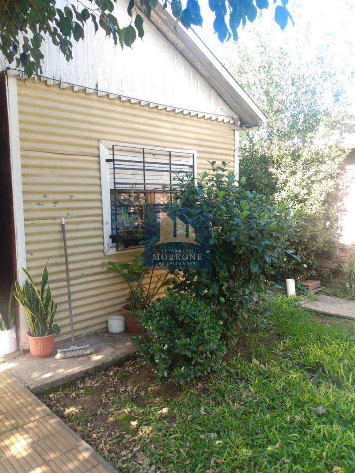VENTA CASA 1 DORMITORIO, LOTE DE 220 MT2, CHUBUT 466 -TEMPERLEY-