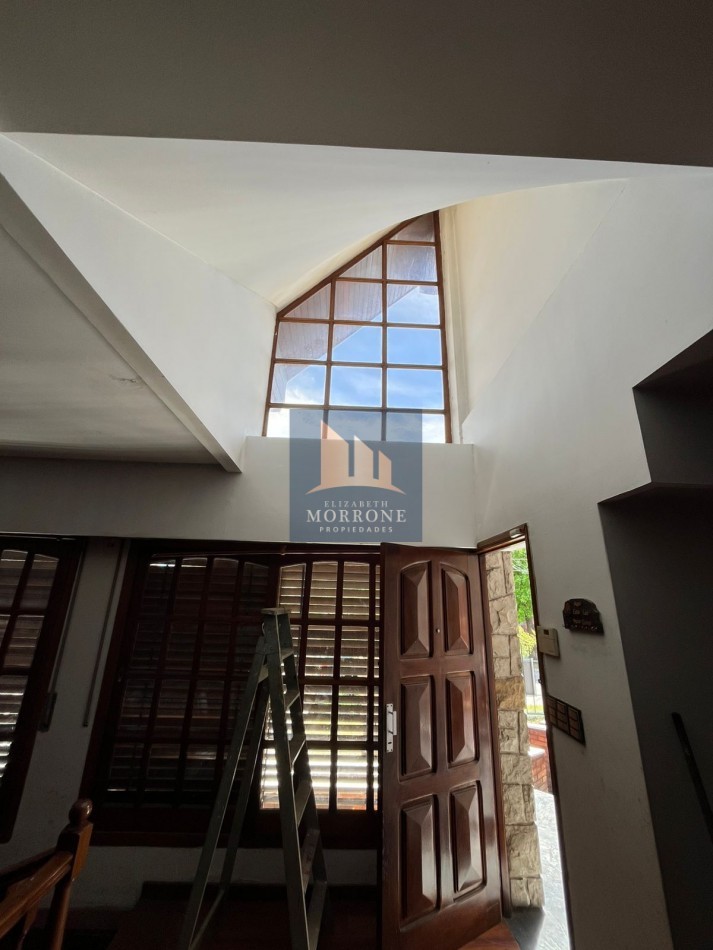 IMPORTANTE CHALET DE CATEGORIA CON 3 DORMITORIOS, SOTANO PARA VARIOS AUTOS Y PARQUE, LA CALANDRIA 4000 -SAN JOSE-