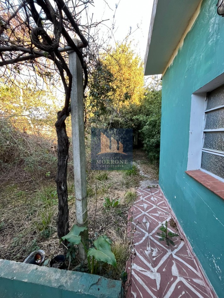 VENTA CASA A RECICLAR CON AMPLIO PATIO Y LUGAR PARA ENTRAR UN AUTO MUY BUENA UBICACION, MALVINAS ARGENTINAS 1347 -TEMPERLEY -
