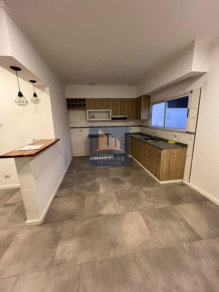 VENTA HERMOSO DUPLEX 2 DORMITORIOS, PATIO Y GARAGE CON PORTON AUTOMATICO, ACHUPALLAS 1045 ESQ CONDARCO -TEMPERLEY-