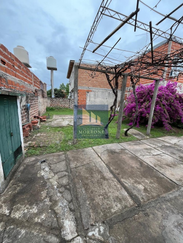 ALQUILER AMPLIA CASA 2 DORMITORIOS, PARQUE Y ENTRADA DE AUTO SEMICUBIERTA, JURAMENTO 2275 -TEMPERLEY-