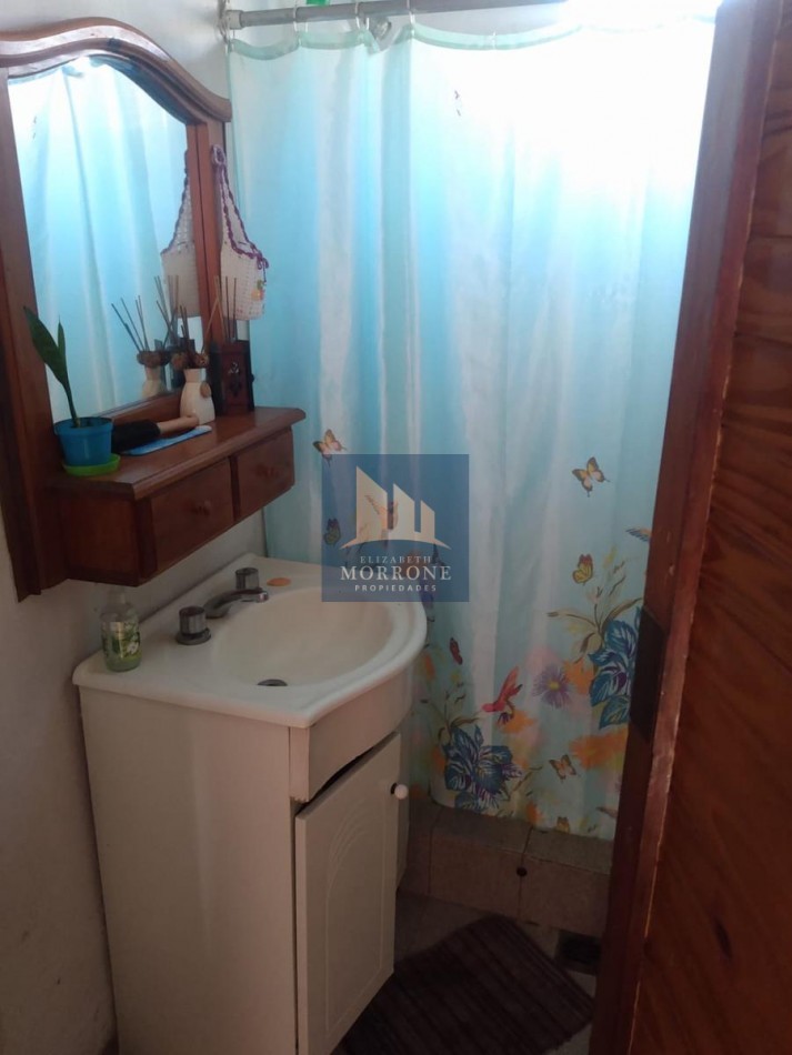 VENTA CASA 1 DORMITORIO, LOTE DE 220 MT2, CHUBUT 466 -TEMPERLEY-