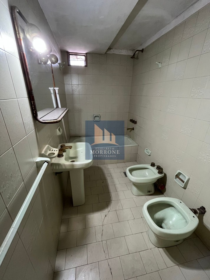 IMPORTANTE CHALET DE CATEGORIA CON 3 DORMITORIOS, SOTANO PARA VARIOS AUTOS Y PARQUE, LA CALANDRIA 4000 -SAN JOSE-