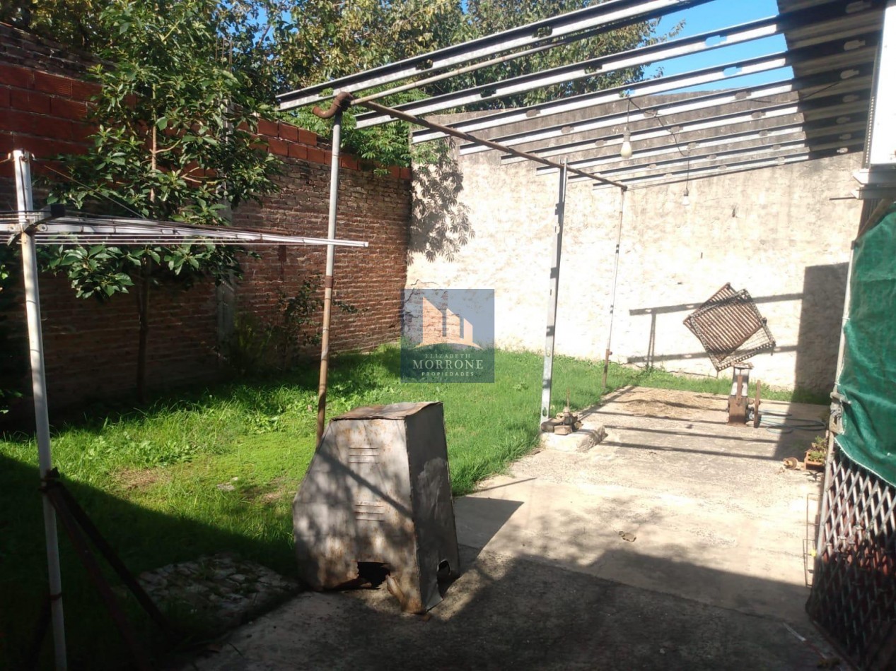 VENTA CASA 1 DORMITORIO, LOTE DE 220 MT2, CHUBUT 466 -TEMPERLEY-