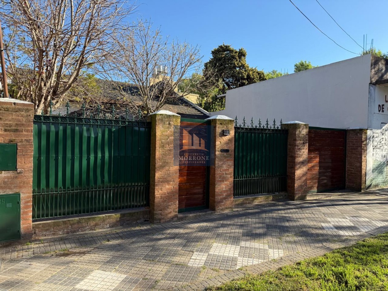 VENTA HERMOSA CASA EN ZONA RESIDENCIAL, 2 DORMITORIOS, QUINCHO Y PILETA, NARCISO LAPRIDA 20 -MONTE GRANDE-