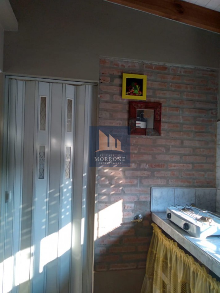 VENTA HERMOSA CASA CON DEPARTAMENTO, LUGAR PARA 3 AUTOS, CORRIENTES AL 800 -LOMAS DE ZAMORA-