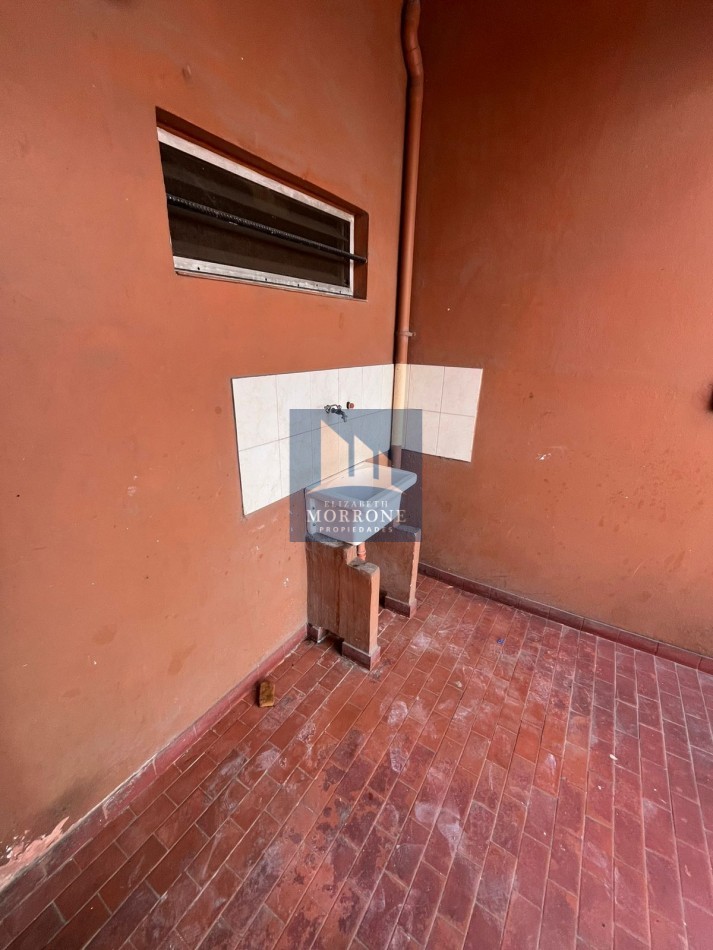 ALQUILER DEPARTAMENTO EN PRIMER PISO AL FRENTE, 2 DORMITORIOS Y PATIO CON LAVADERO, AV EVA PERON 3950 -TEMPERLEY- 