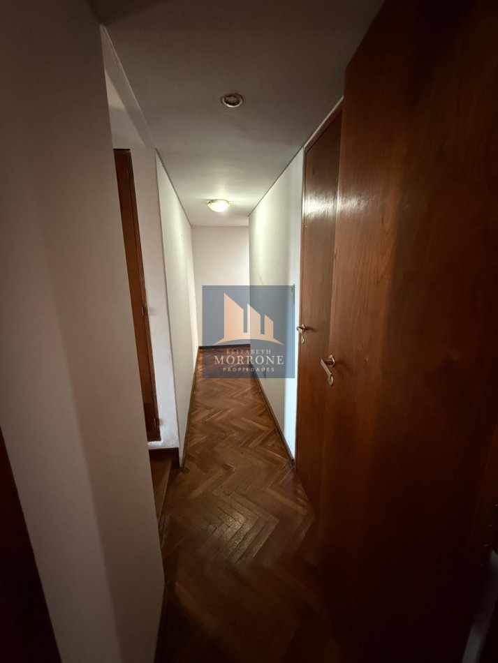 VENTA HERMOSA CASA EN ZONA RESIDENCIAL, 2 DORMITORIOS, QUINCHO Y PILETA, NARCISO LAPRIDA 20 -MONTE GRANDE-