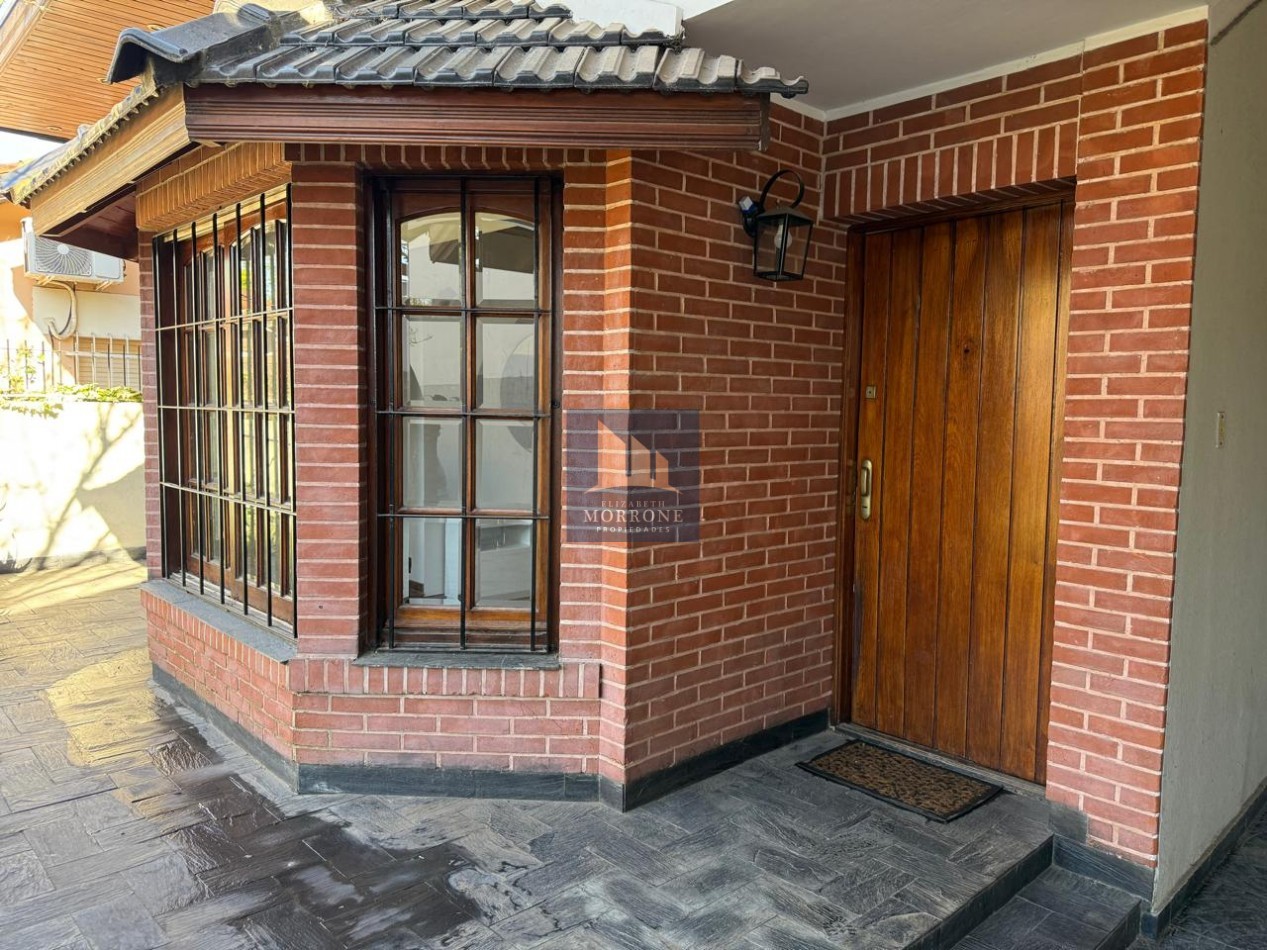 VENTA HERMOSA CASA EN ZONA RESIDENCIAL, 2 DORMITORIOS, QUINCHO Y PILETA, NARCISO LAPRIDA 20 -MONTE GRANDE-