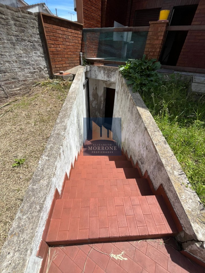 IMPORTANTE CHALET DE CATEGORIA CON 3 DORMITORIOS, SOTANO PARA VARIOS AUTOS Y PARQUE, LA CALANDRIA 4000 -SAN JOSE-