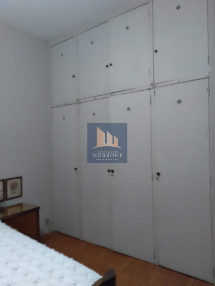 VENTA HERMOSA CASA CON DEPARTAMENTO, LUGAR PARA 3 AUTOS, CORRIENTES AL 800 -LOMAS DE ZAMORA-
