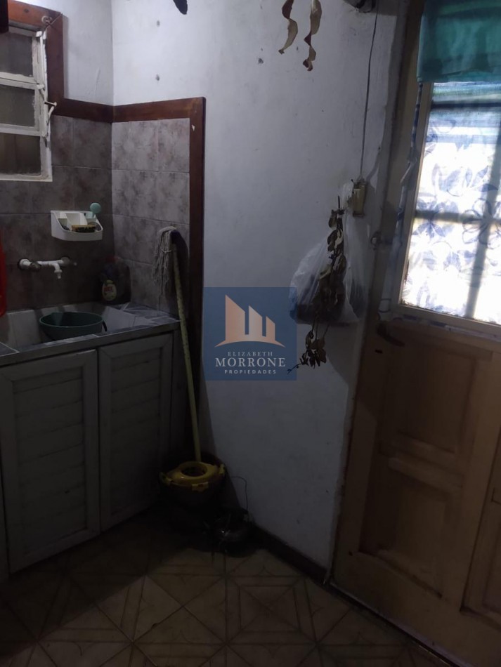 VENTA CASA 1 DORMITORIO, LOTE DE 220 MT2, CHUBUT 466 -TEMPERLEY-