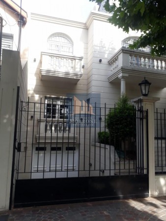 IMPRESIONANTE CHALET ESTILO FRANCES  MANUEL CASTRO 1200 -BANFIELD OESTE- NUEVO PRECIO