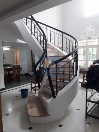 IMPRESIONANTE CHALET ESTILO FRANCES  MANUEL CASTRO 1200 -BANFIELD OESTE- NUEVO PRECIO