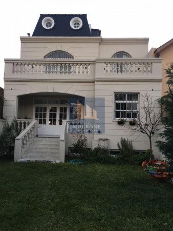 IMPRESIONANTE CHALET ESTILO FRANCES  MANUEL CASTRO 1200 -BANFIELD OESTE- NUEVO PRECIO