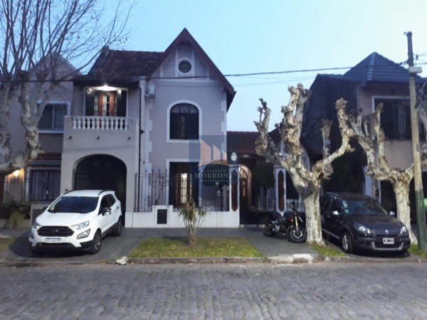 HERMOSA CASA ESTILO INGLES ZONA RESIDENCIAL  GRIGERA 600 -BANFIELD OESTE-
