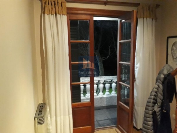 HERMOSA CASA ESTILO INGLES ZONA RESIDENCIAL  GRIGERA 600 -BANFIELD OESTE-