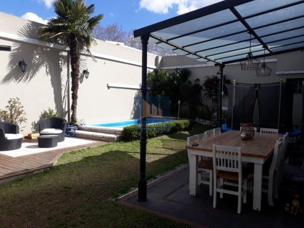 HERMOSA CASA ESTILO INGLES ZONA RESIDENCIAL  GRIGERA 600 -BANFIELD OESTE-