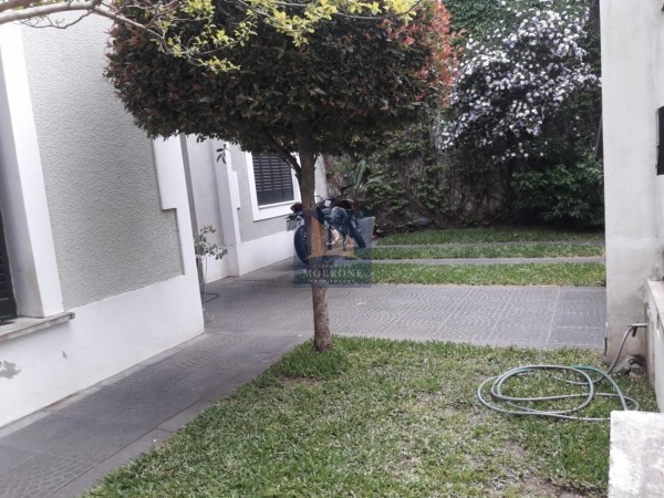 HERMOSA CASA ESTILO INGLES ZONA RESIDENCIAL  GRIGERA 600 -BANFIELD OESTE-