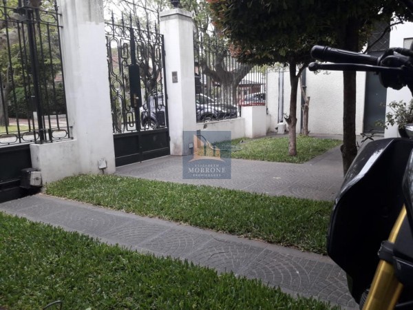 HERMOSA CASA ESTILO INGLES ZONA RESIDENCIAL  GRIGERA 600 -BANFIELD OESTE-