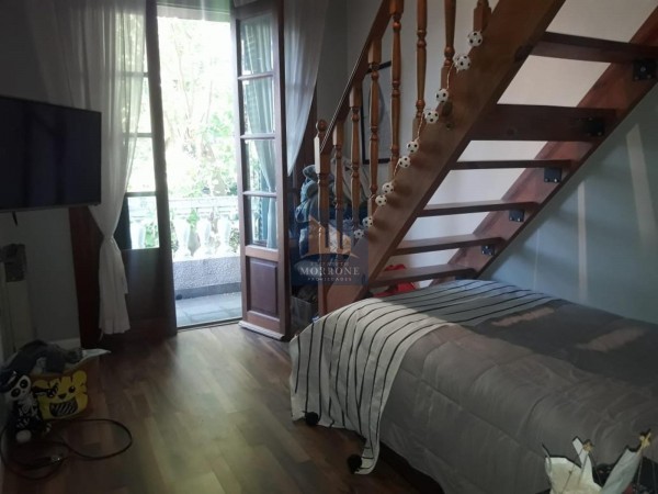 HERMOSA CASA ESTILO INGLES ZONA RESIDENCIAL  GRIGERA 600 -BANFIELD OESTE-