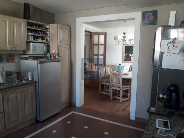 HERMOSA CASA ESTILO INGLES ZONA RESIDENCIAL  GRIGERA 600 -BANFIELD OESTE-