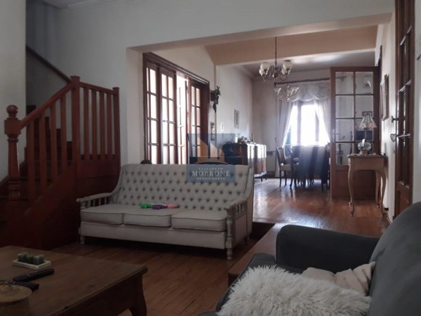 HERMOSA CASA ESTILO INGLES ZONA RESIDENCIAL  GRIGERA 600 -BANFIELD OESTE-