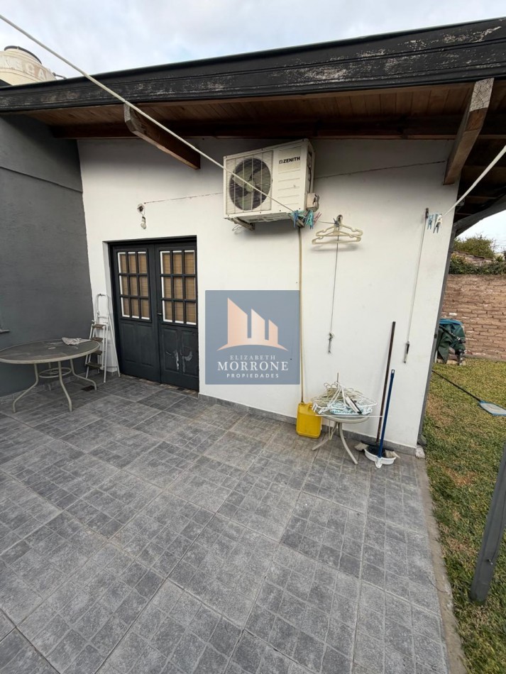 VENTA HERMOSA CASA PLANTA BAJA, EXCELENTE ESTADO TRES AMBIENTES, PARQUE Y PILETA -ZEBALLOS 655 TEMPERLEY-