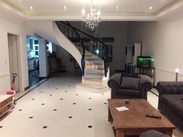 IMPRESIONANTE CHALET ESTILO FRANCES  MANUEL CASTRO 1200 -BANFIELD OESTE- NUEVO PRECIO