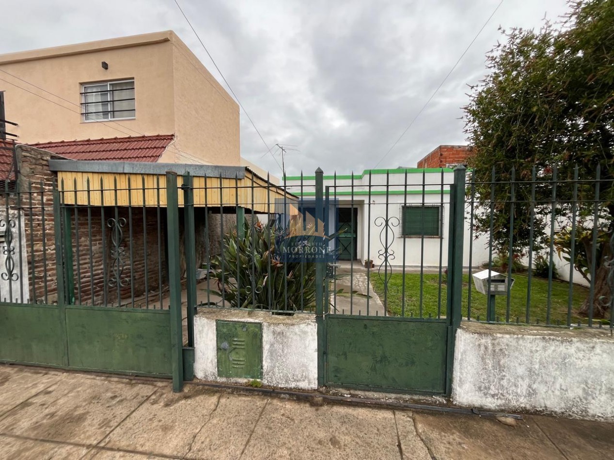 ALQUILER AMPLIA CASA 2 DORMITORIOS, PARQUE Y ENTRADA DE AUTO SEMICUBIERTA, JURAMENTO 2275 -TEMPERLEY-