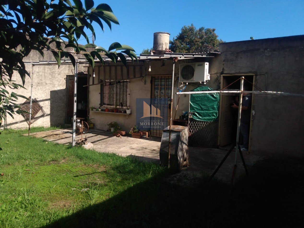 VENTA CASA 1 DORMITORIO, LOTE DE 220 MT2, CHUBUT 466 -TEMPERLEY-