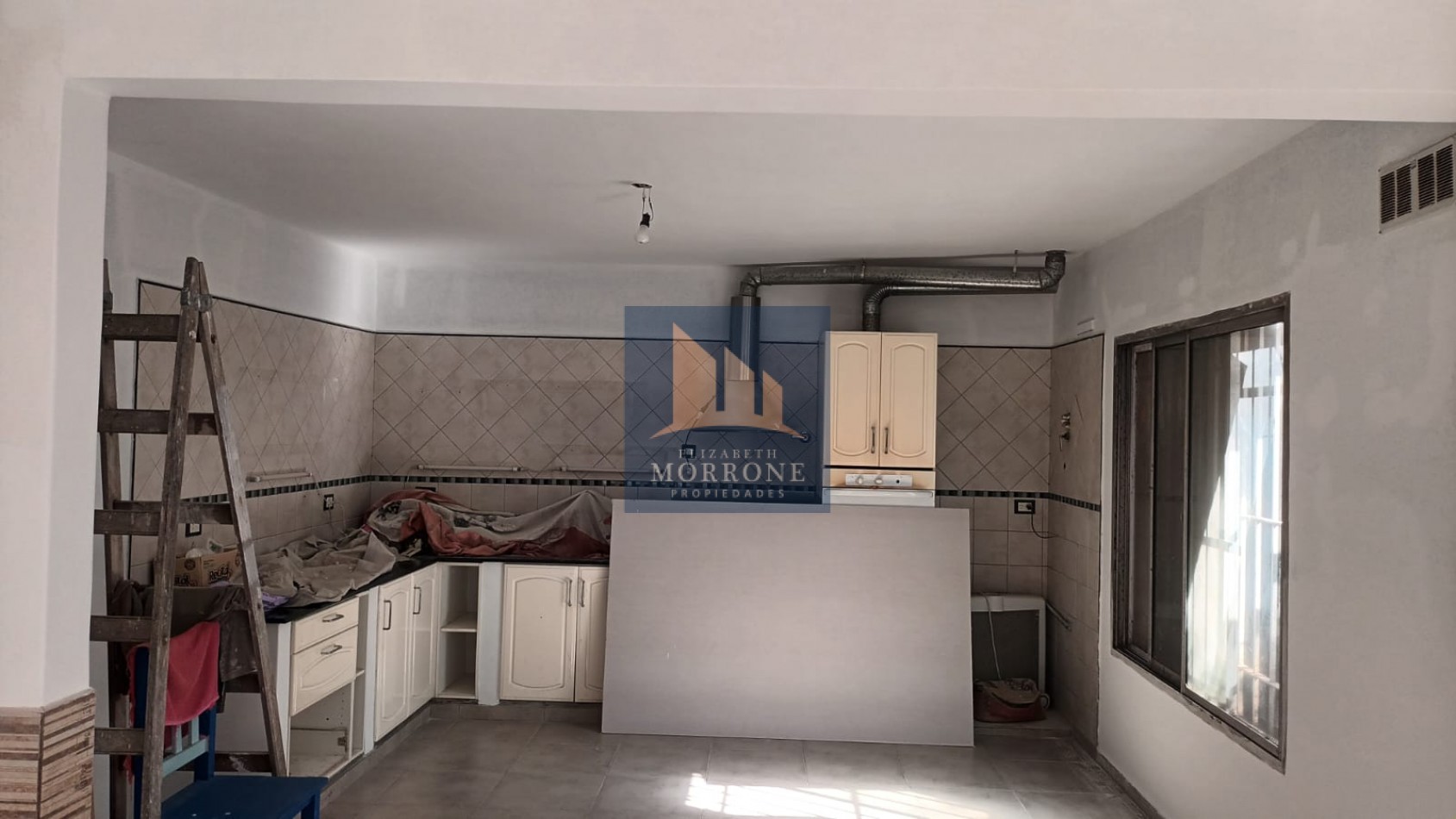 ALQUILER PH DOS AMBIENTES MUY ESPACIOSO SIN EXPENSAS -CHUBUT 762 SAN JOSE-
