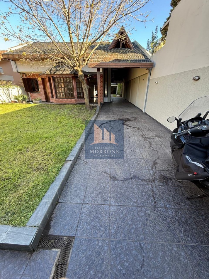 VENTA HERMOSA CASA EN ZONA RESIDENCIAL, 2 DORMITORIOS, QUINCHO Y PILETA, NARCISO LAPRIDA 20 -MONTE GRANDE-