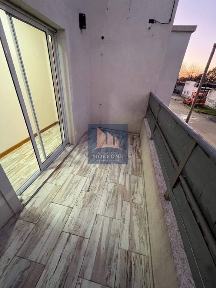 ALQUILER HERMOSO DUPLEX DE CATEGORIA: CON 2 DORMITORIOS, PATIO Y GARAGE CON PORTON AUTOMATICO, ACHUPALLAS 1045 ESQ CONDARCO -TEMPERLEY-