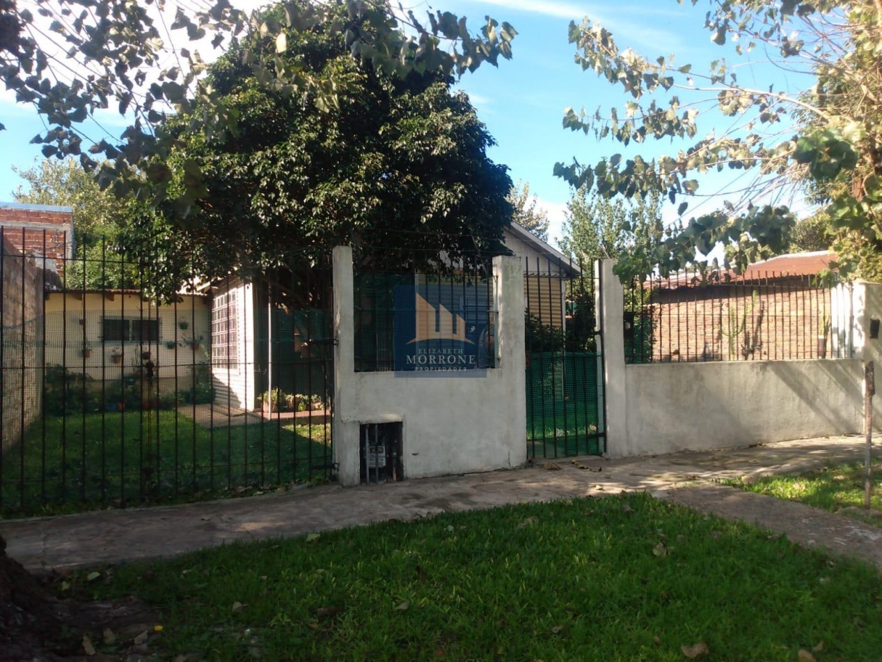 VENTA CASA 1 DORMITORIO, LOTE DE 220 MT2, CHUBUT 466 -TEMPERLEY-