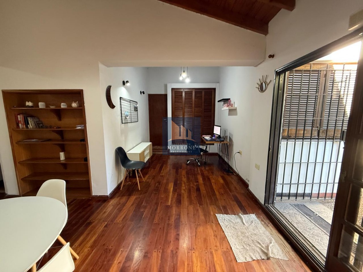 VENTA HERMOSA CASA EN ZONA RESIDENCIAL, 2 DORMITORIOS, QUINCHO Y PILETA, NARCISO LAPRIDA 20 -MONTE GRANDE-