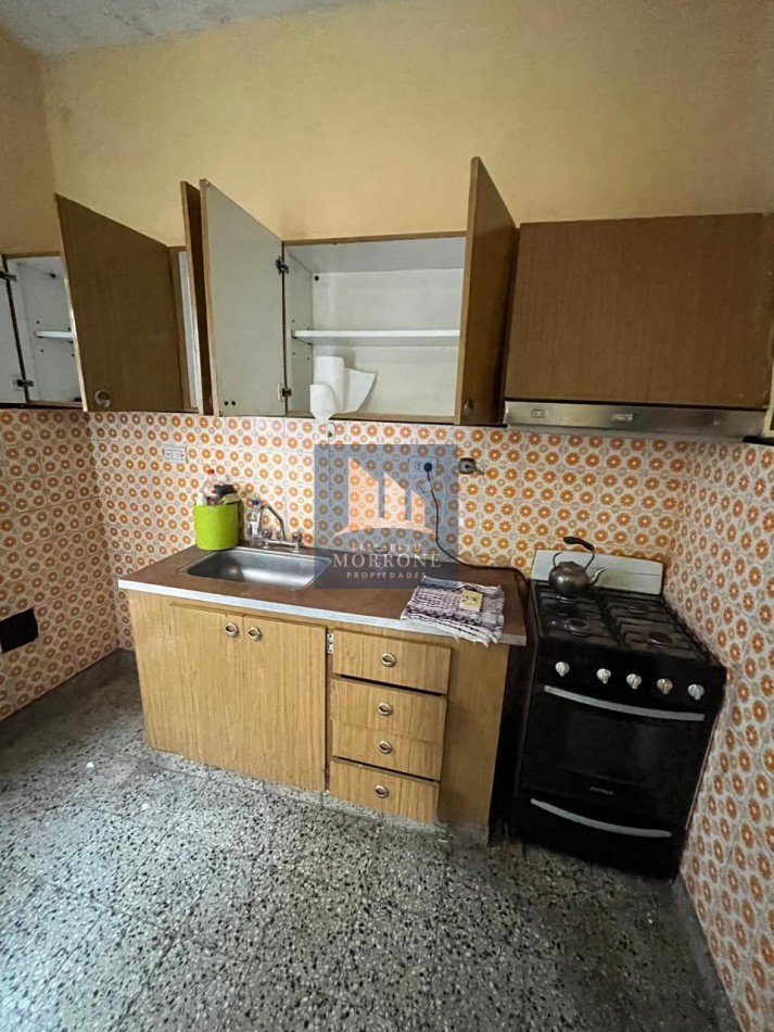 ALQUILER AMPLIA CASA 2 DORMITORIOS, PARQUE Y ENTRADA DE AUTO SEMICUBIERTA, JURAMENTO 2275 -TEMPERLEY-