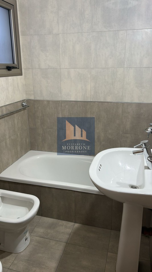 ALQUILER HERMOSO MONOAMBIENTE 3ER PISO -BYNNON 1500 ADROGUE-