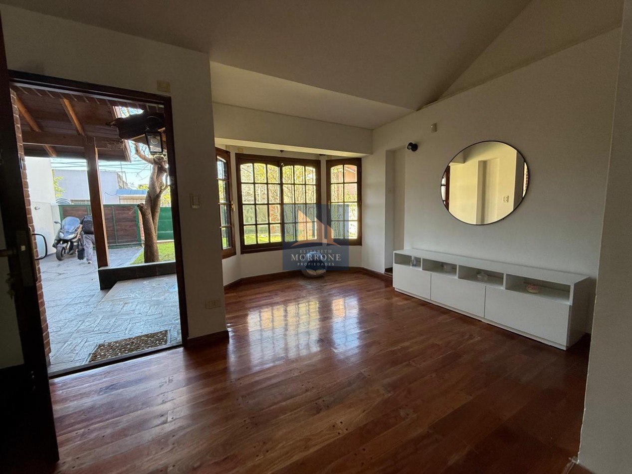 VENTA HERMOSA CASA EN ZONA RESIDENCIAL, 2 DORMITORIOS, QUINCHO Y PILETA, NARCISO LAPRIDA 20 -MONTE GRANDE-