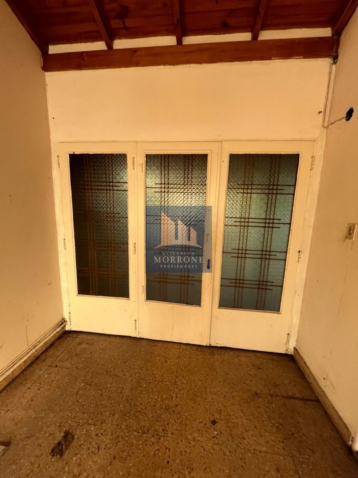 VENTA CASA A RECICLAR CON AMPLIO PATIO Y LUGAR PARA ENTRAR UN AUTO MUY BUENA UBICACION, MALVINAS ARGENTINAS 1347 -TEMPERLEY -