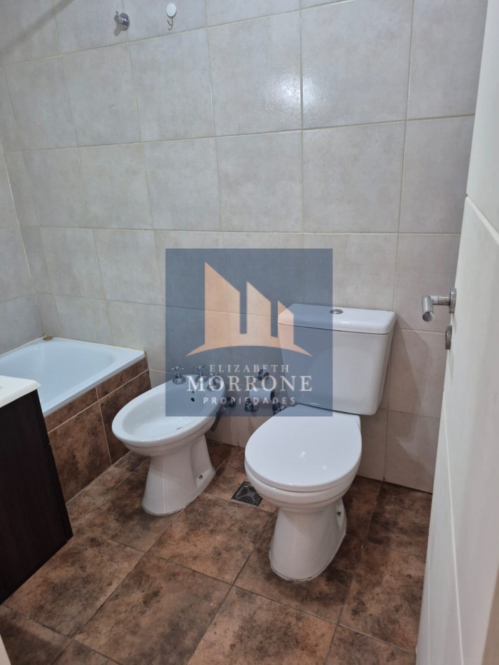 ALQUILER HERMOSO DEPARTAMENTO 2 AMB CON COCHERA A 3 CUADRAS DE LA ESTACION DE BANFIELD, GASCON AL 100 -BANFIELD-