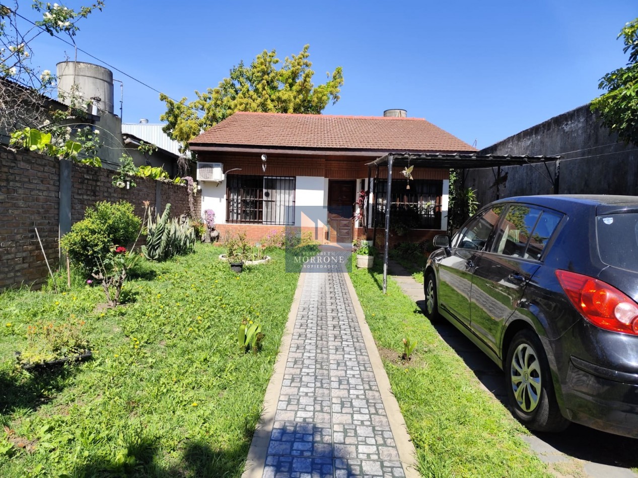 VENTA CASA APTA CREDITO 3 DORMITORIOS Y GARAGE SEMICUBIERTO EN LOTE DE 400 MT2, LAUTARO 100 -TEMPERLEY-