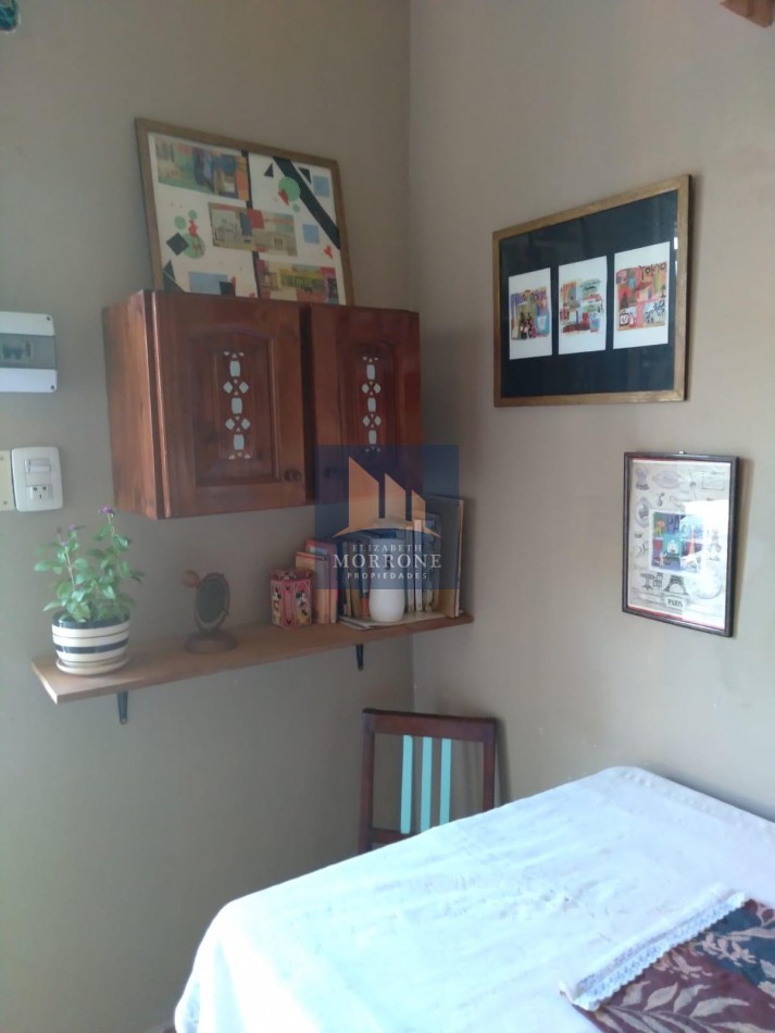 VENTA HERMOSA CASA CON DEPARTAMENTO, LUGAR PARA 3 AUTOS, CORRIENTES AL 800 -LOMAS DE ZAMORA-
